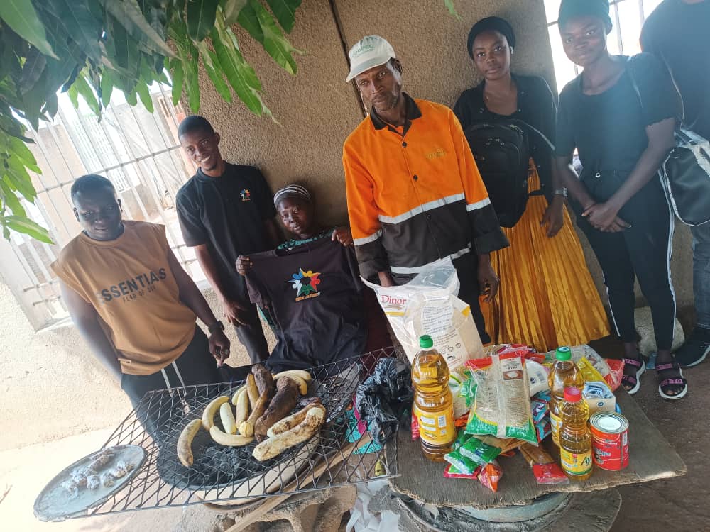 Action solidaire - Une maman remplie de joie